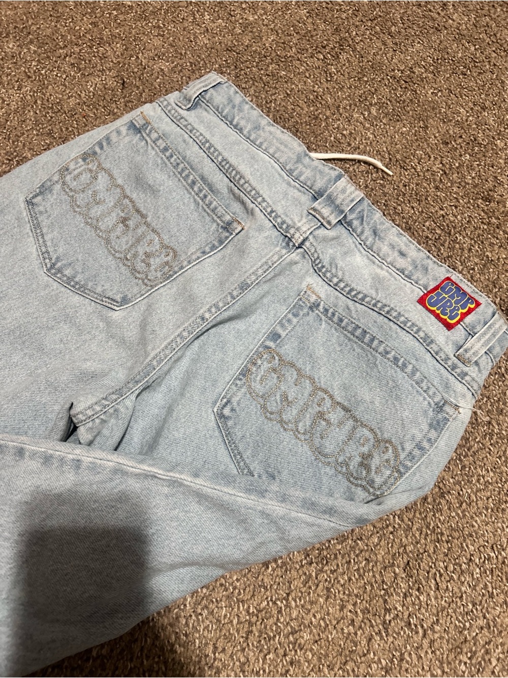 Light Wash Straight Leg Women’s Jeans with Embroidered Back Pockets